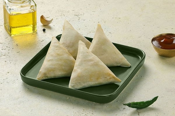 Malabar Chicken Samosas - Pack of 4 (130g to 150g)